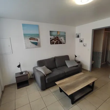 Studio 2 personnes en centre ville Saint-Pierre-de-Plesguen Extérieur photo