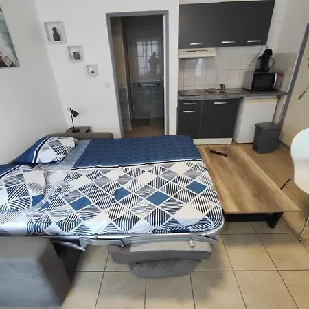 Studio 2 personnes en centre ville Saint-Pierre-de-Plesguen Extérieur photo