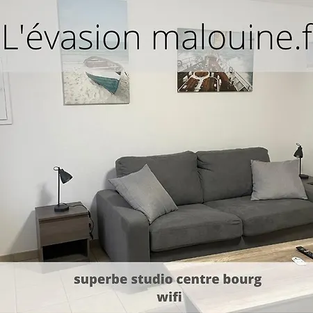Studio 2 personnes en centre ville Saint-Pierre-de-Plesguen Extérieur photo